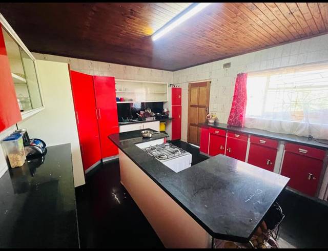 8 BEDROOM HOUSE FOR SALE IN LAUDIUM